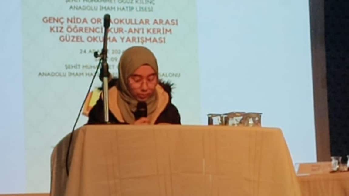 Genç Nida Kur'an-ı Kerim-i Güzel Okuma yarışmasında okulumuzu  temsil eden Elif Ahsen ANDIC yarışmada 2.(İkinci)oldu .Öğrencimizi tebrik ediyoruz
